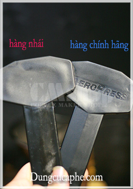 Aeropress đều được in logo thương hiệu
