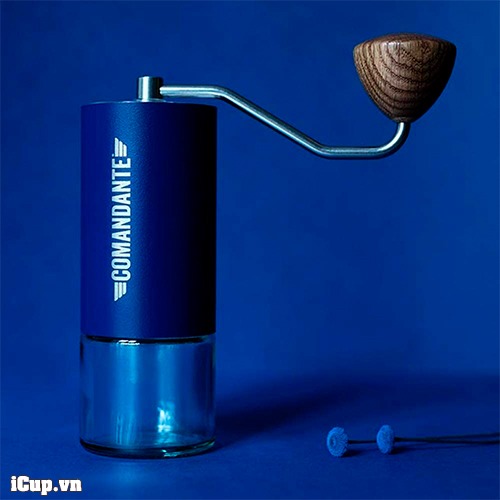 Màu-xanh-coban-cobalt-cực-kỳ-ấn-tượng-của-Comandante