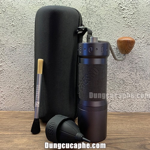 Bên trong hộp đựng của K max