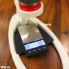 Cân mini cà phê đặt vừa vào khay Flair The NEO