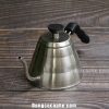 Hình ảnh ấm rót cà phê được chụp thực tế tại cửa hàng