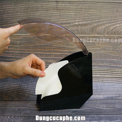 Mở nắp hộp bảo quản và lấy giấy một cách dễ dàng