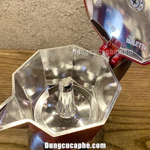 Phần trên ấm Moka Induction được làm bằng nhôm nguyên khối
