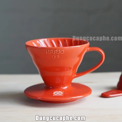 Phễu lọc cà phê Hario V60 sứ màu đỏ VDC-01