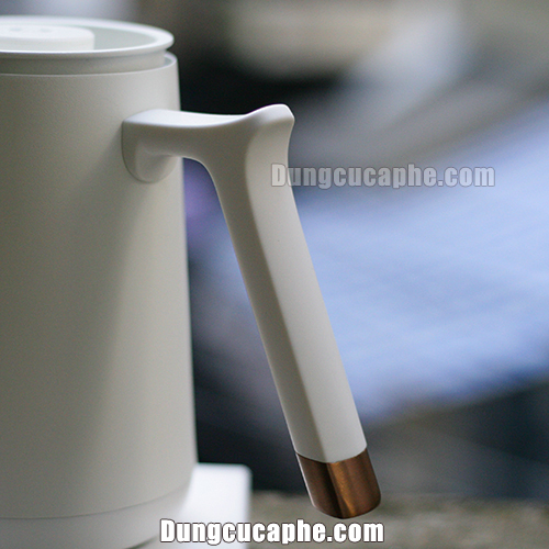 Tay cầm Ergonomic phù hợp với dáng bàn tay