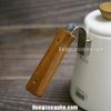 Tay cầm cũng được làm bằng gỗ Olive đem lại vẻ đẹp tuyệt vời cho ấm rót Hario Bona