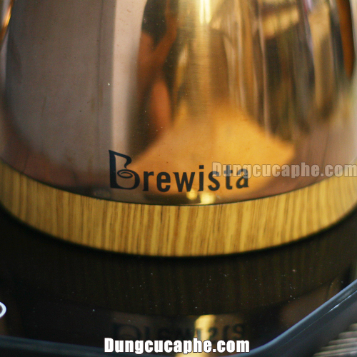 Thương hiệu Brewista được in trên ấm