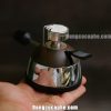 Trên tay là bếp gas butan Tiamo