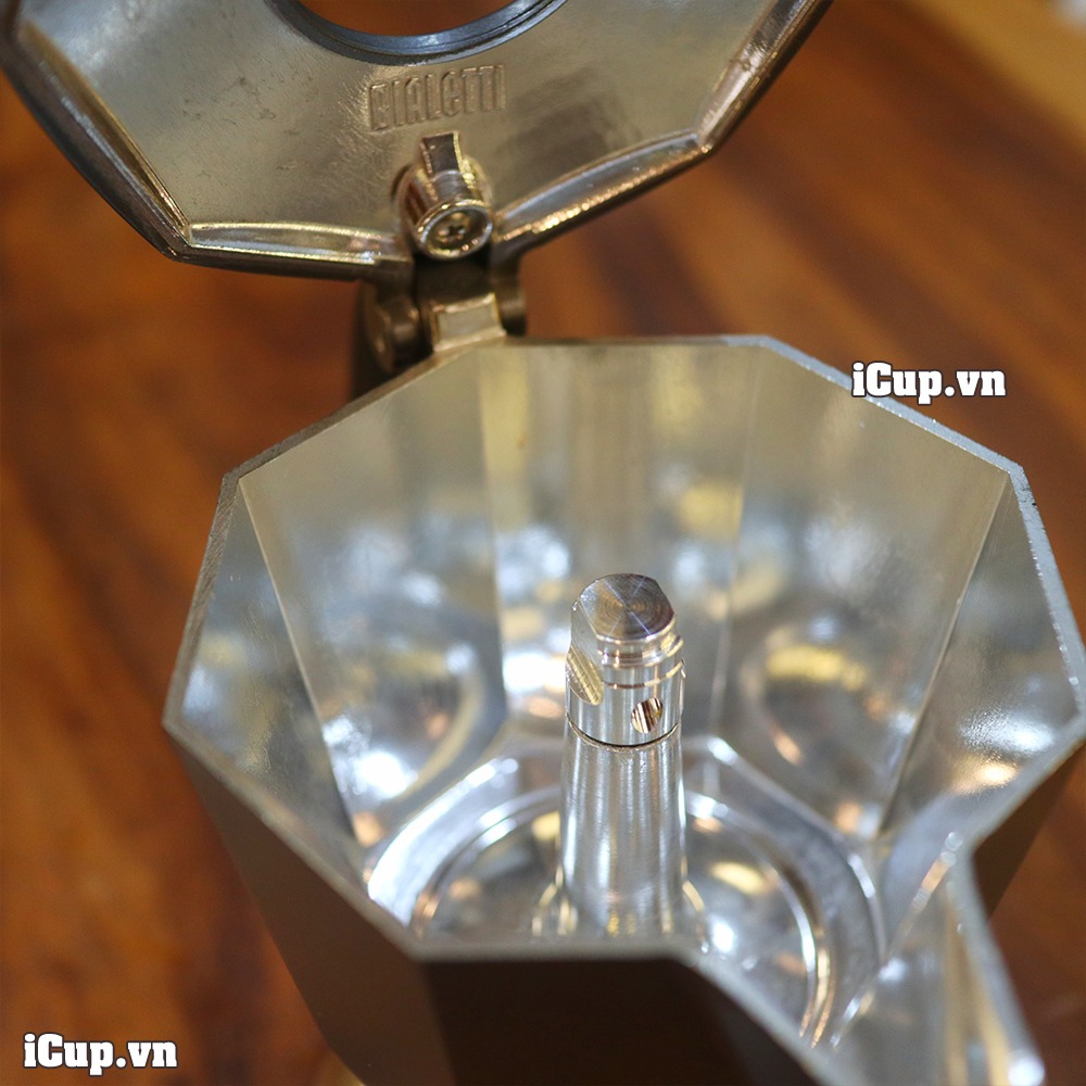 Van tăng áp tích hợp phía trên ấm Brikka Induction 4 cup