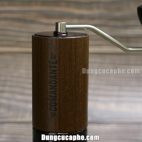 Vân gỗ thẳng của phiên bản Comandante Chocolate Fineline