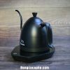 Ấm rót Brewista Artisan phiên bản all black với màu đen bóng mạnh mẽ Ấm rót Brewista Artisan phiên bản all black với màu đen bóng mạnh mẽ